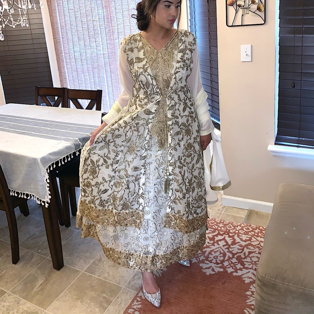 Gold and white Kaftan / Shalwar Kameez
